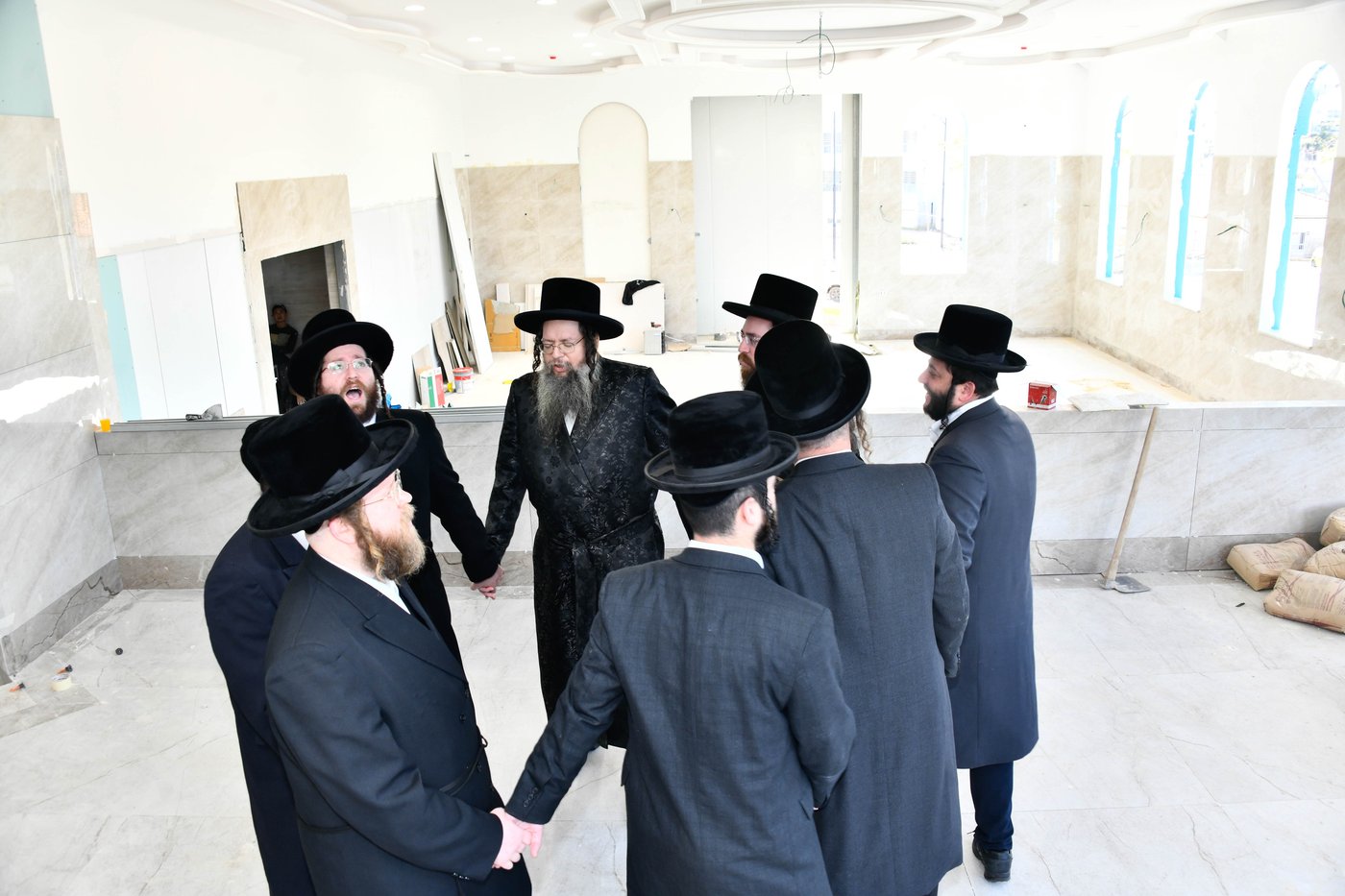 האדמו"ר מטעמשוואר אלעד בסיור בבית מדרשו