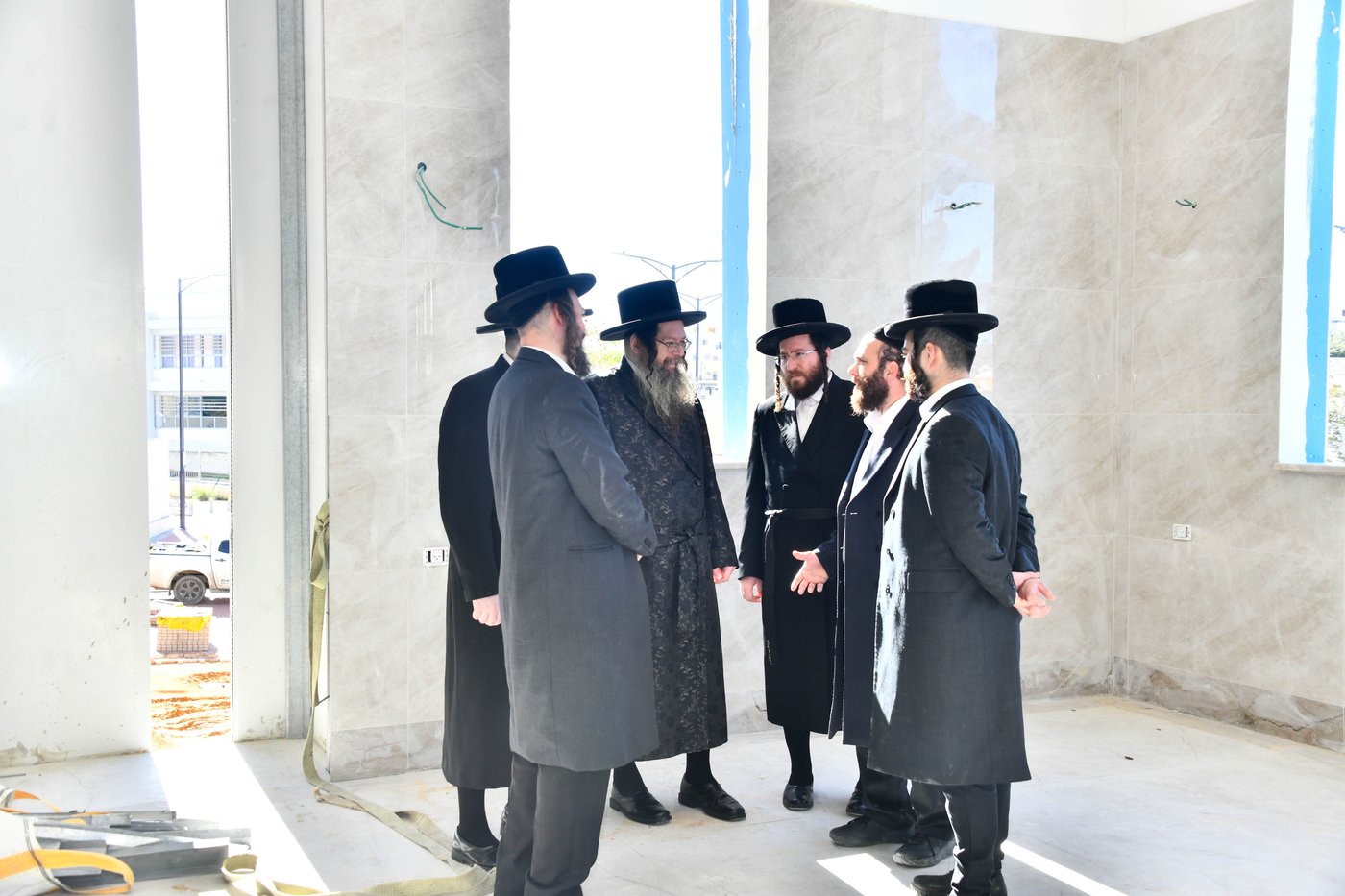 האדמו"ר מטעמשוואר אלעד בסיור בבית מדרשו