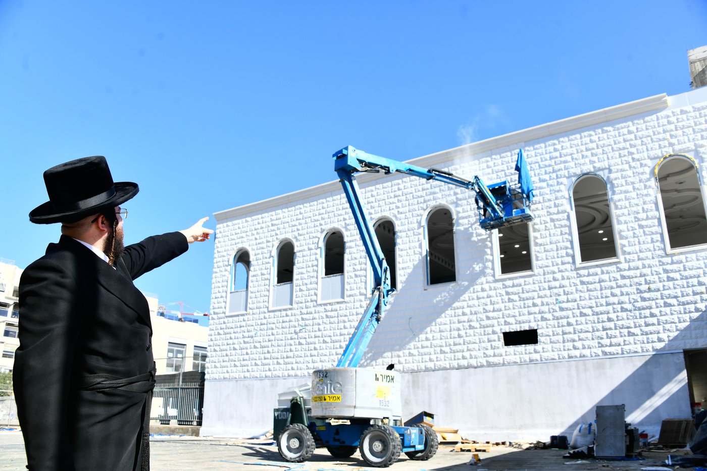 האדמו"ר מטעמשוואר אלעד בסיור בבית מדרשו