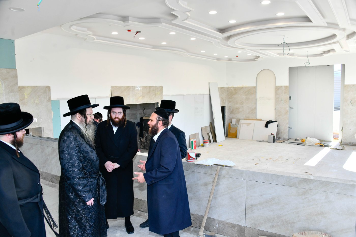 האדמו"ר מטעמשוואר אלעד בסיור בבית מדרשו