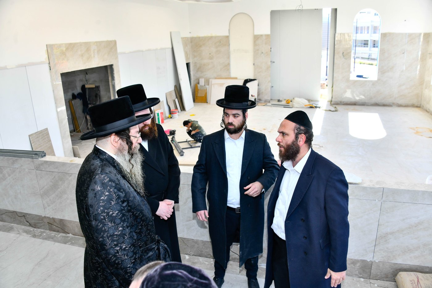 האדמו"ר מטעמשוואר אלעד בסיור בבית מדרשו