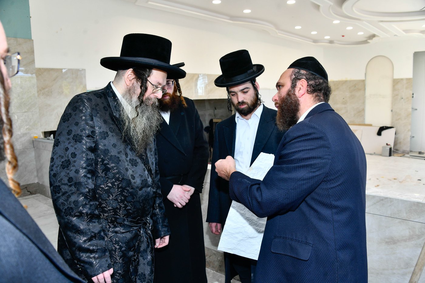 האדמו"ר מטעמשוואר אלעד בסיור בבית מדרשו