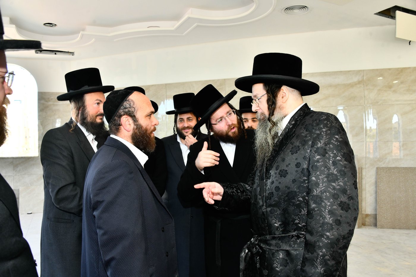 האדמו"ר מטעמשוואר אלעד בסיור בבית מדרשו