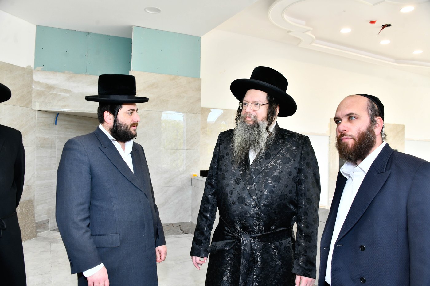 האדמו"ר מטעמשוואר אלעד בסיור בבית מדרשו