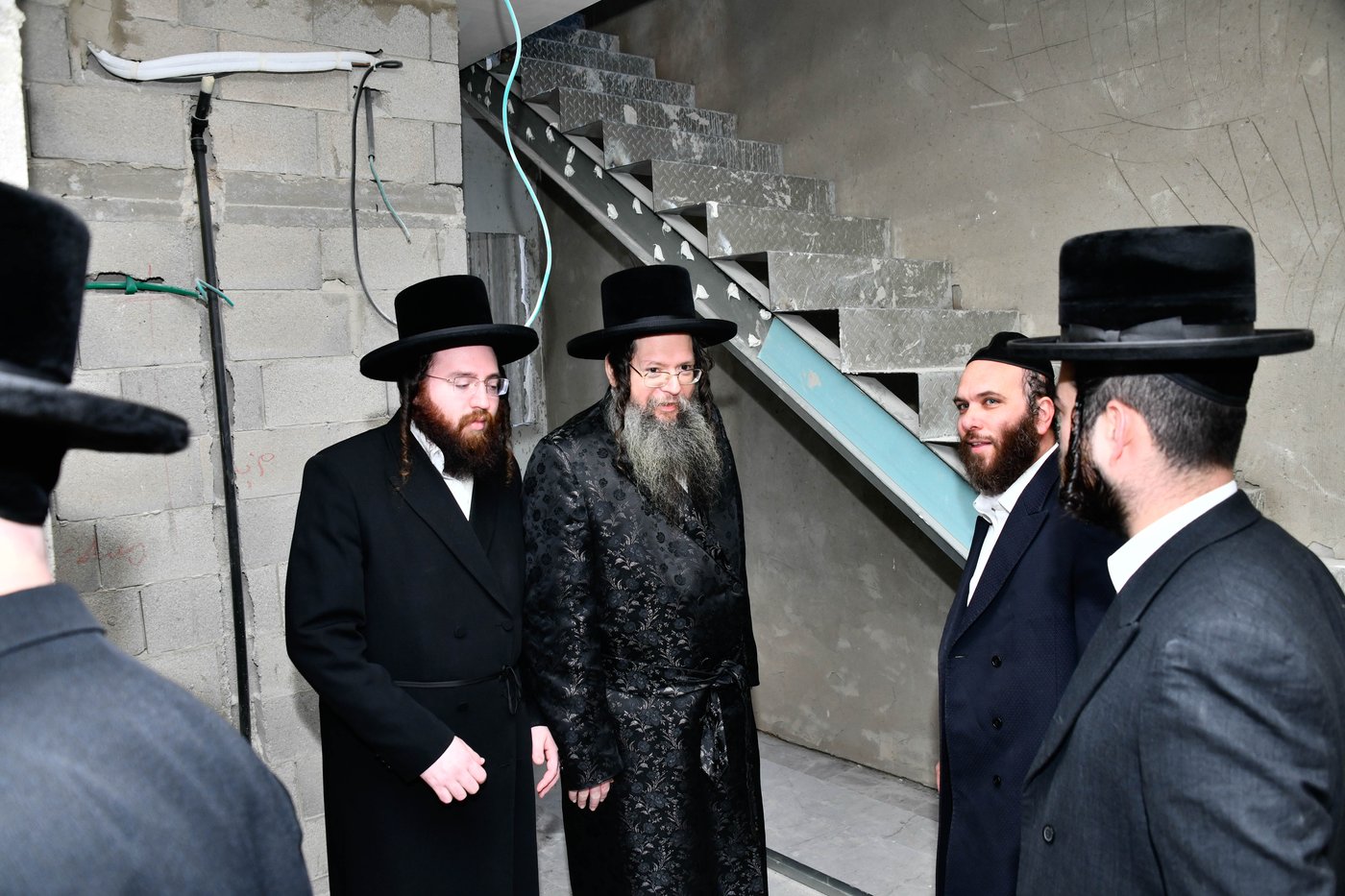 האדמו"ר מטעמשוואר אלעד בסיור בבית מדרשו