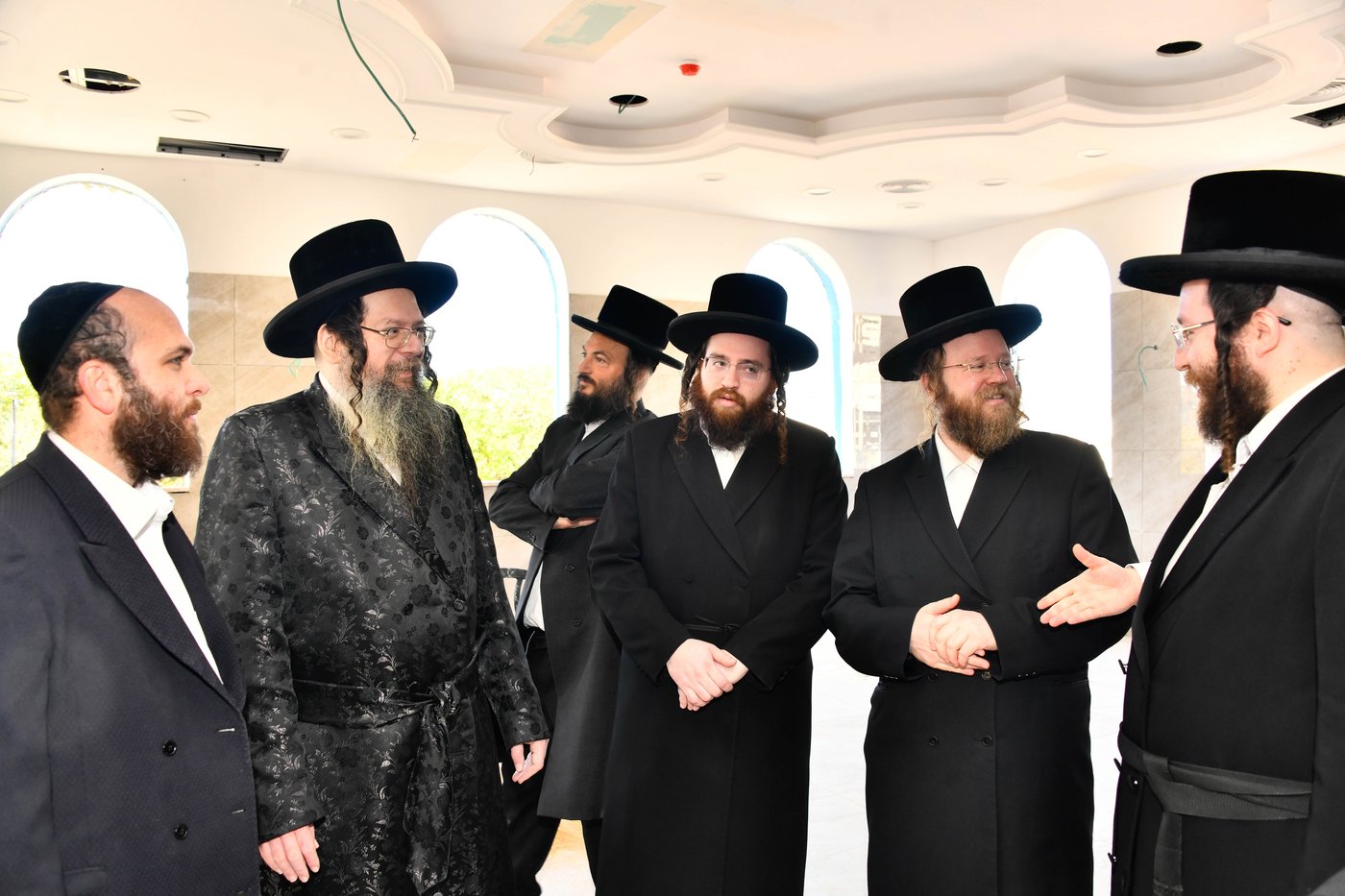 האדמו"ר מטעמשוואר אלעד בסיור בבית מדרשו