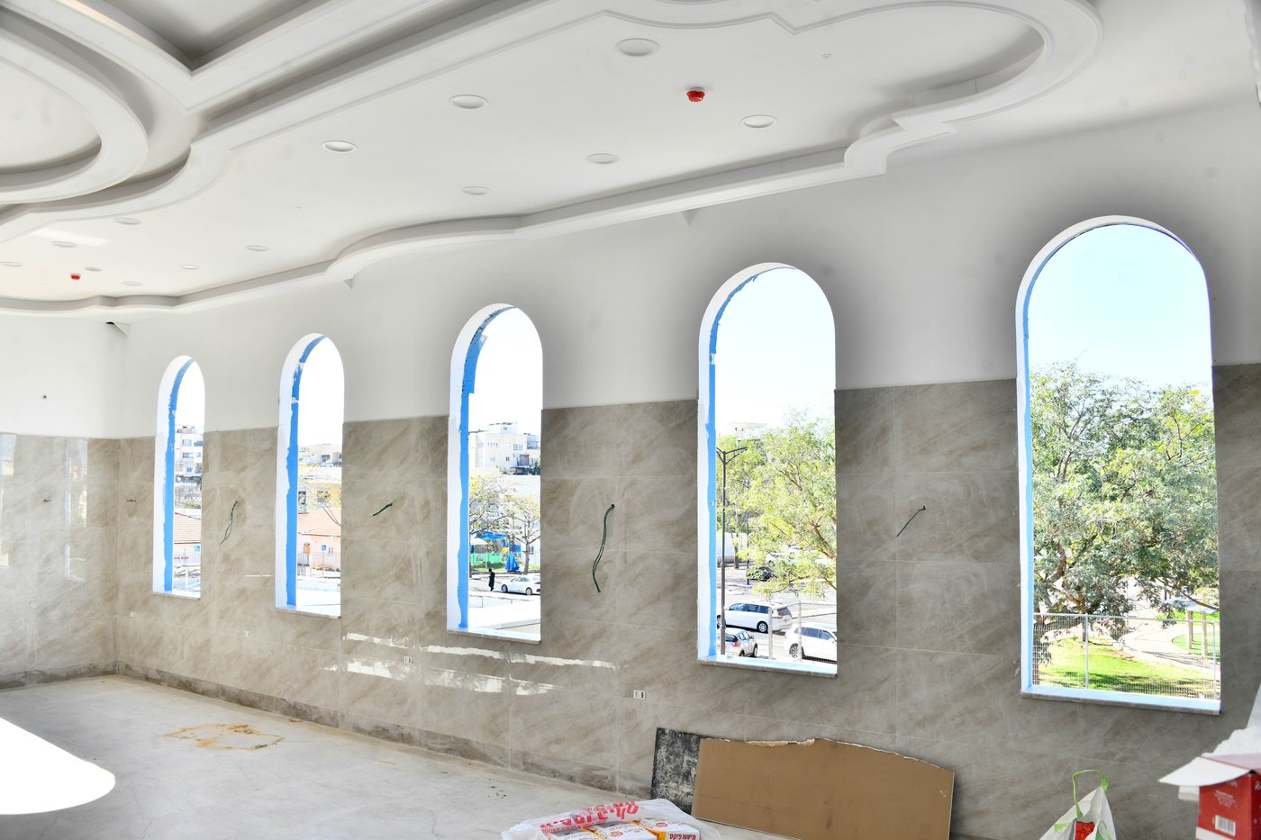 האדמו"ר מטעמשוואר אלעד בסיור בבית מדרשו