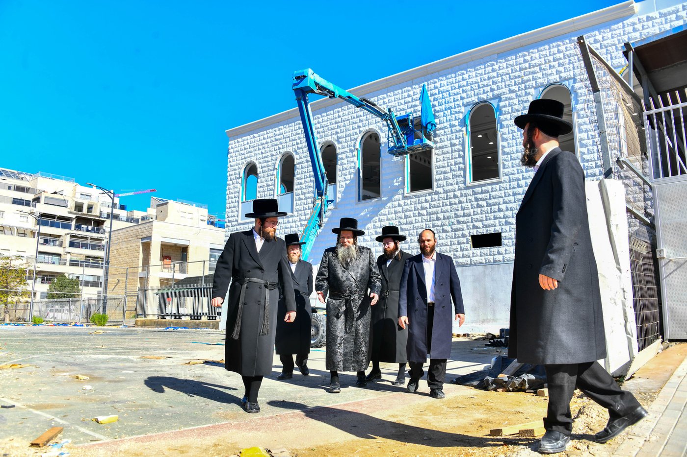 האדמו"ר מטעמשוואר אלעד בסיור בבית מדרשו