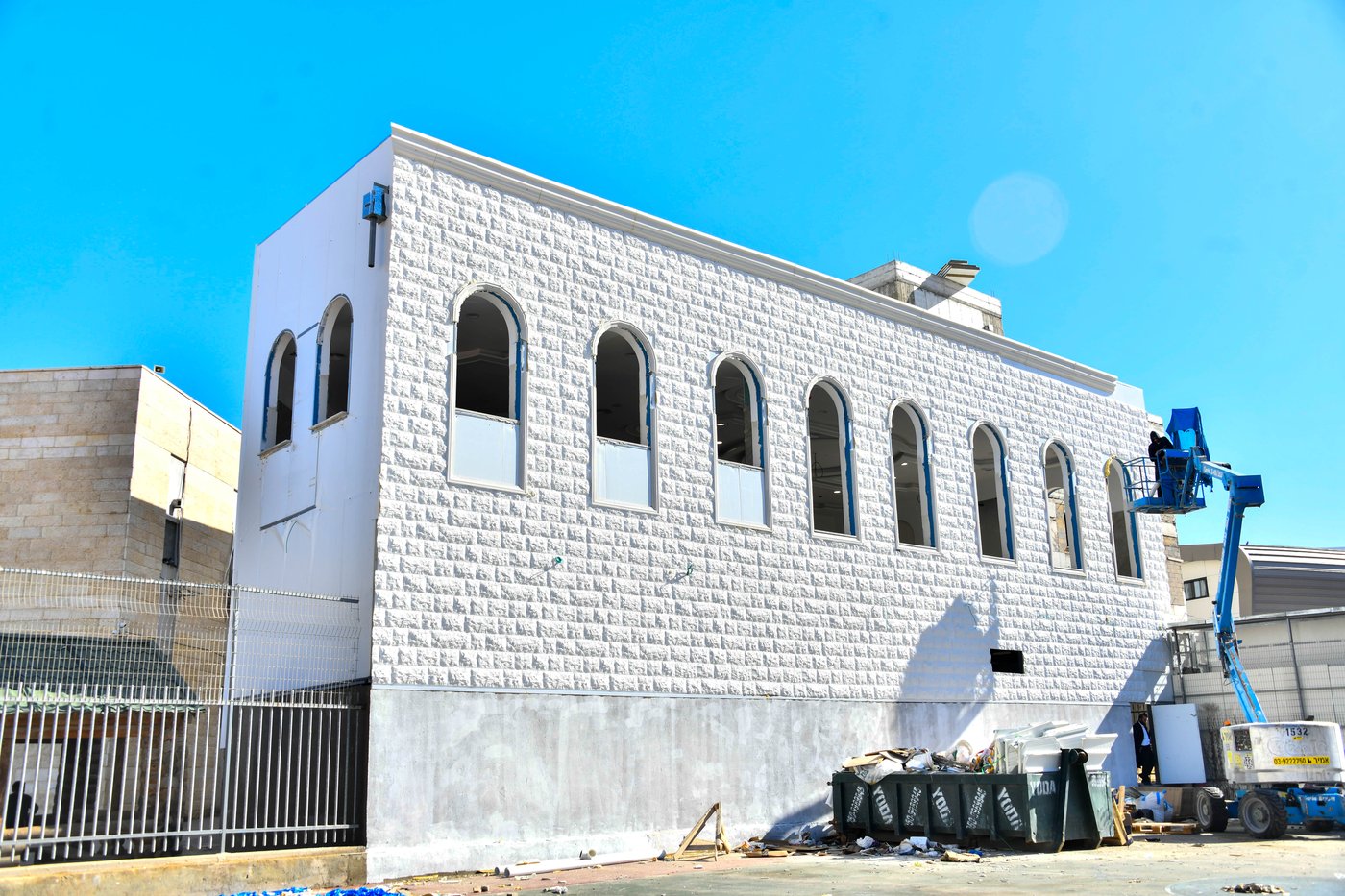 האדמו"ר מטעמשוואר אלעד בסיור בבית מדרשו