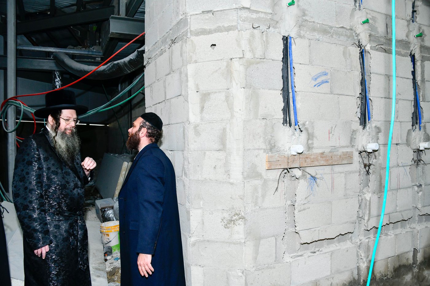 האדמו"ר מטעמשוואר אלעד בסיור בבית מדרשו