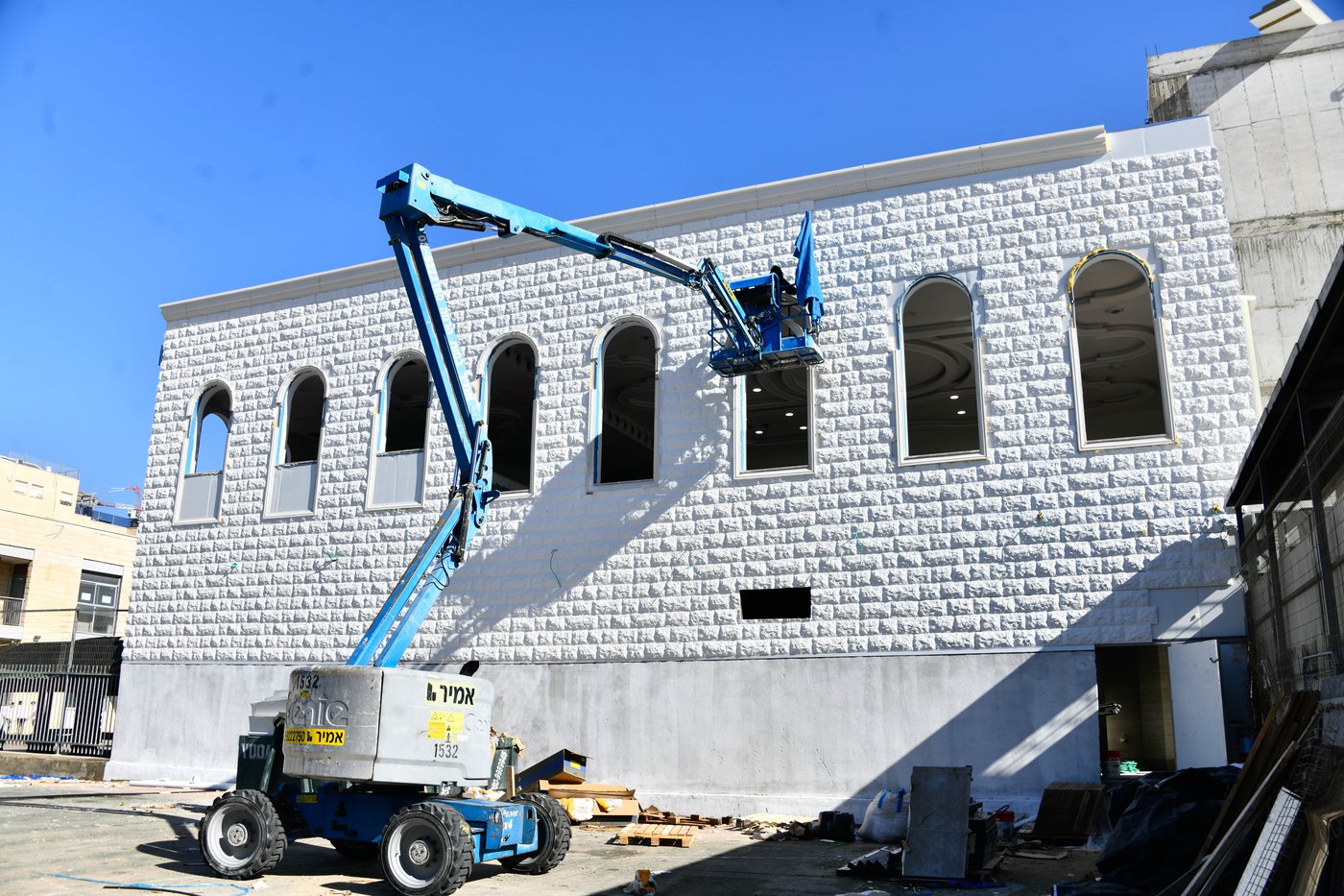 האדמו"ר מטעמשוואר אלעד בסיור בבית מדרשו