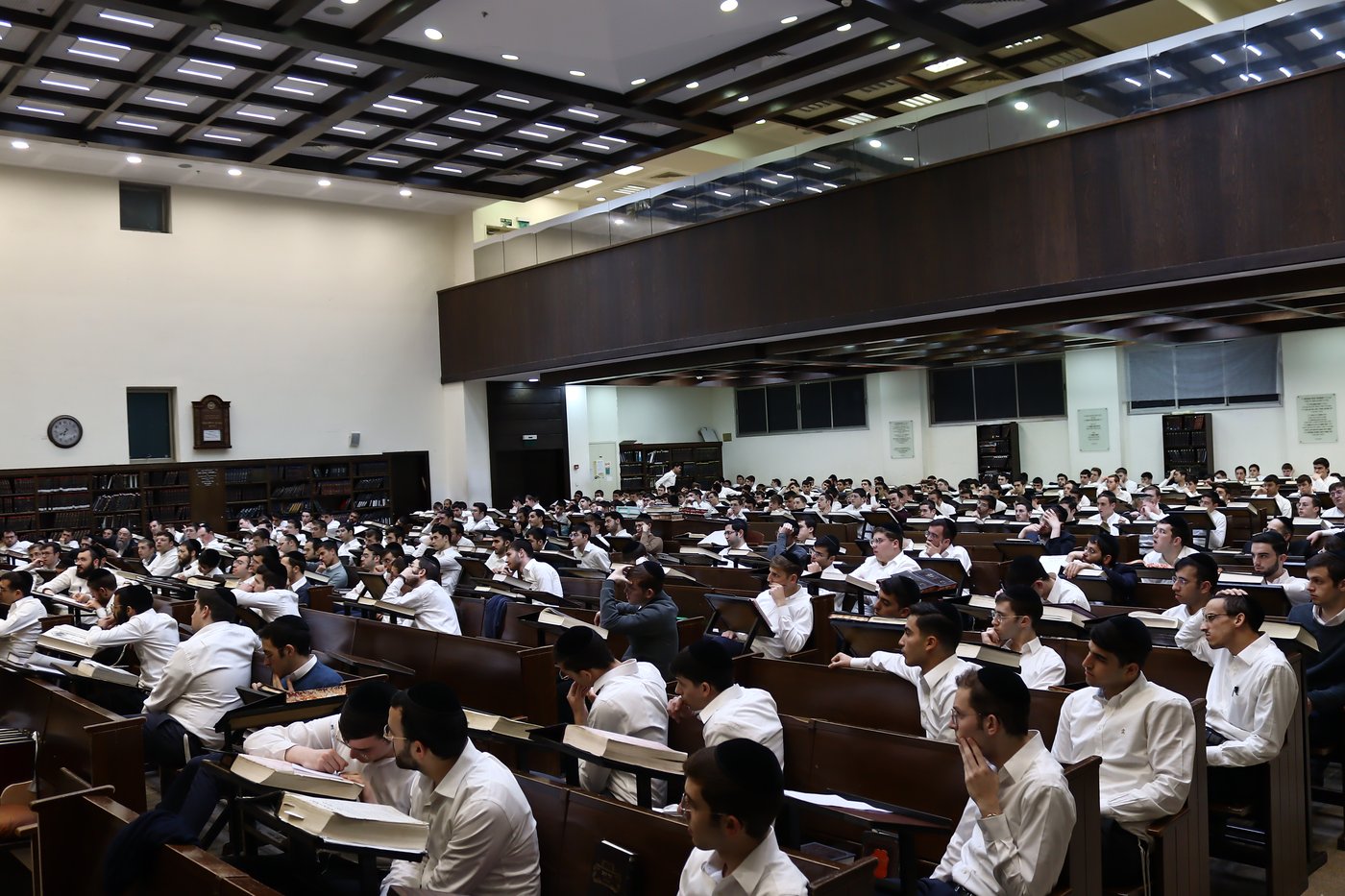 ראש הישיבה הגאון רבי יהושע אייכנשטיין בישיבת "מאור התלמוד"