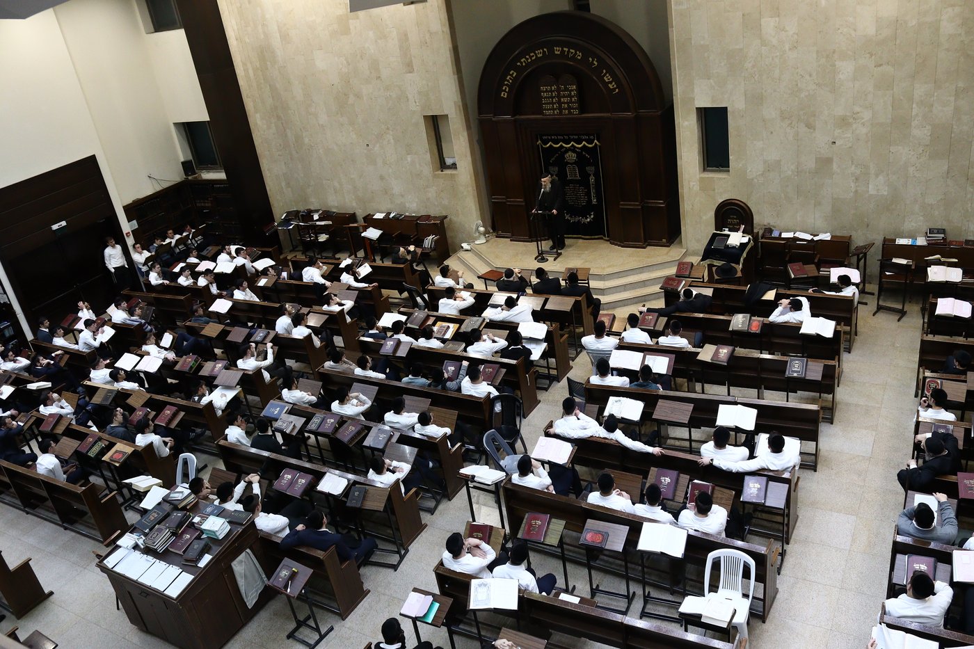 ראש הישיבה הגאון רבי יהושע אייכנשטיין בישיבת "מאור התלמוד"