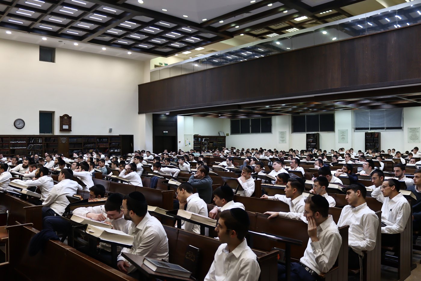 ראש הישיבה הגאון רבי יהושע אייכנשטיין בישיבת "מאור התלמוד"