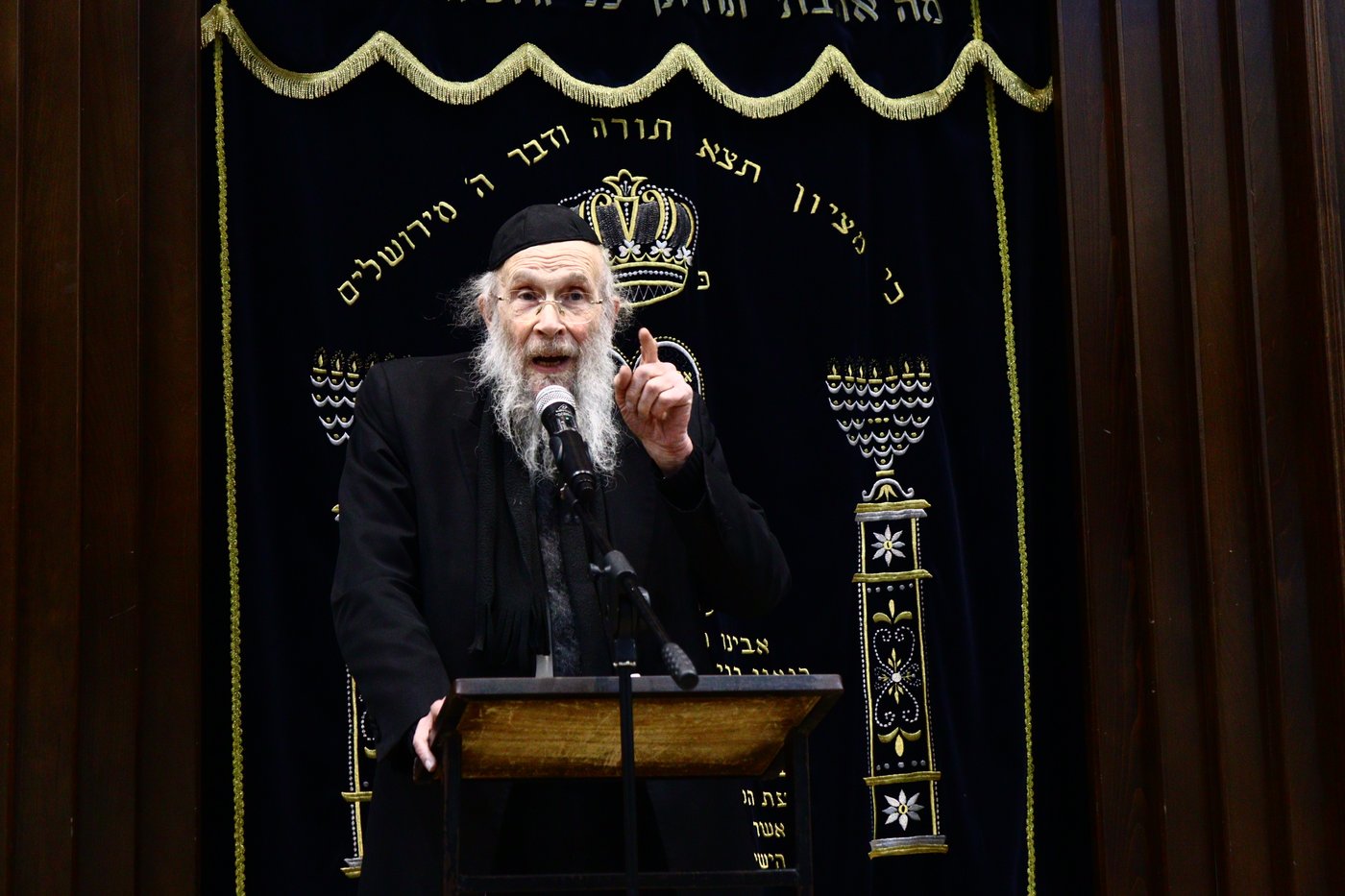 ראש הישיבה הגאון רבי יהושע אייכנשטיין בישיבת "מאור התלמוד"