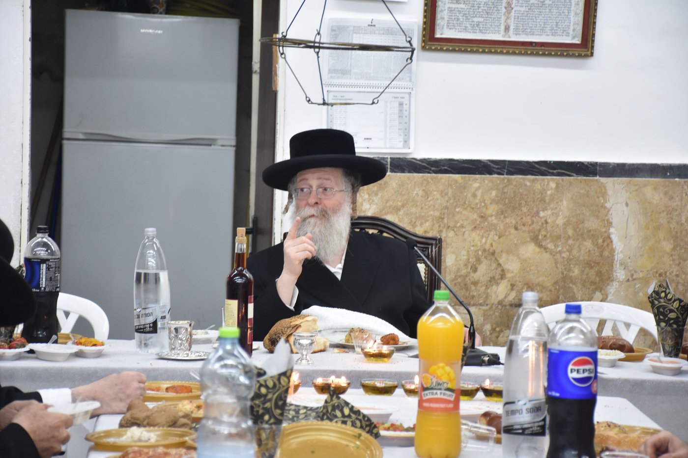 הרה"צ רבי חיים יוסף בידרמן בעריכת הטיש