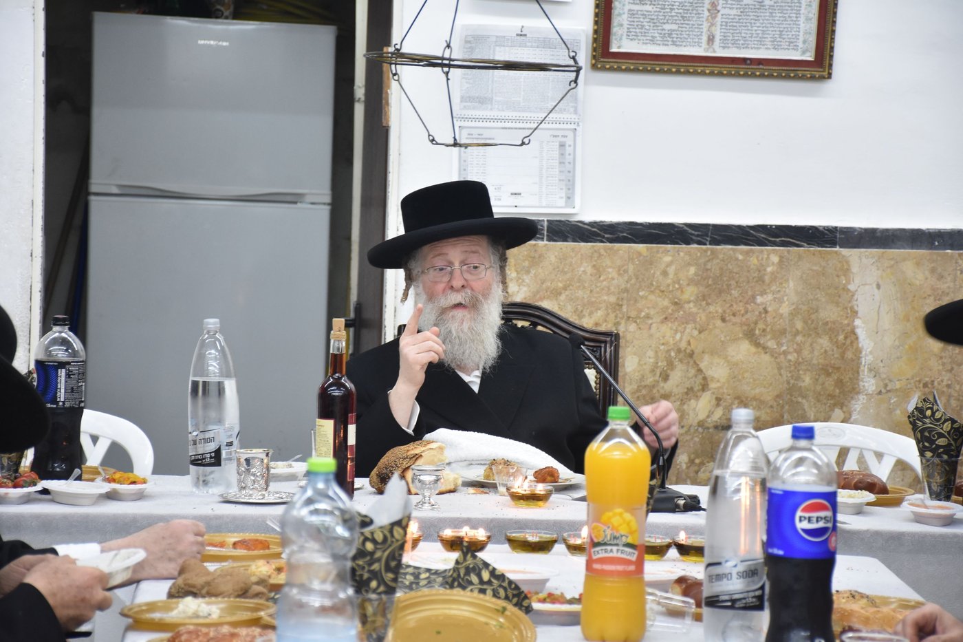 הרה"צ רבי חיים יוסף בידרמן בעריכת הטיש