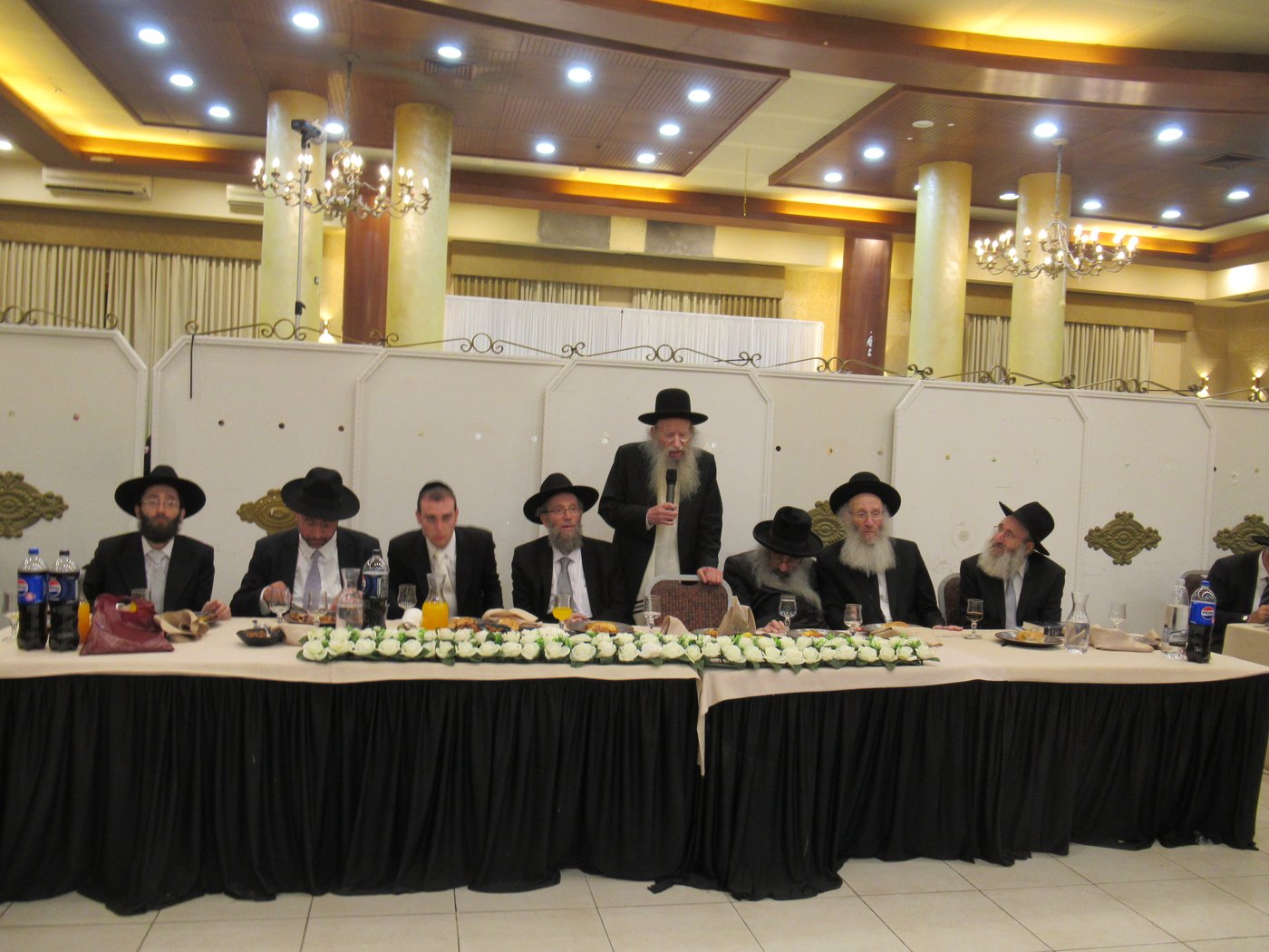 האחים הרבנים דינר התקבצו בחתונה אחת