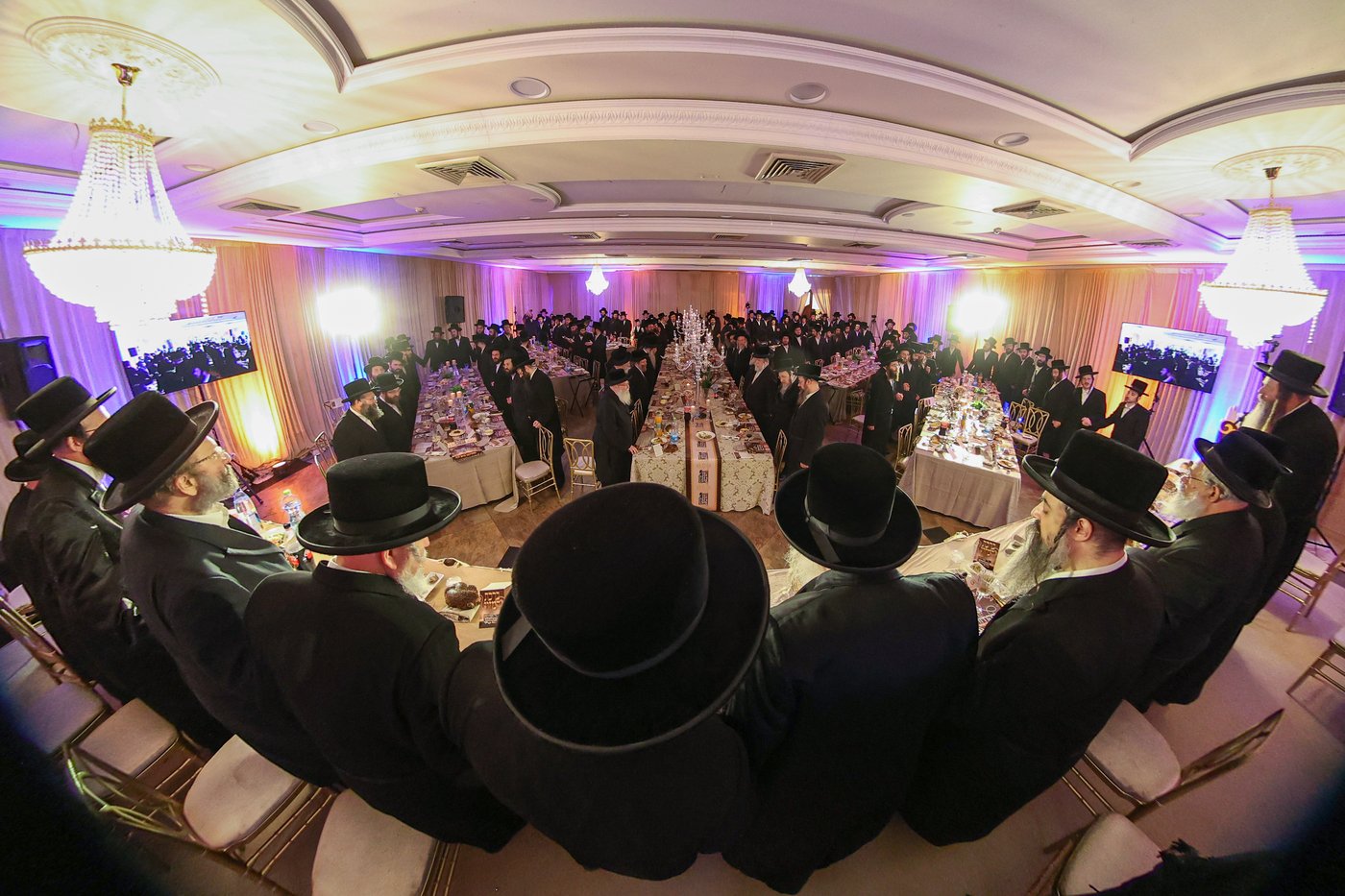 דינר להחיותינו במכנובקא בעלזא