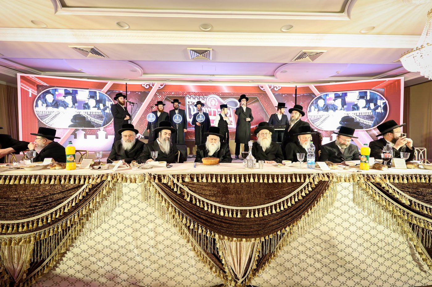 דינר להחיותינו במכנובקא בעלזא