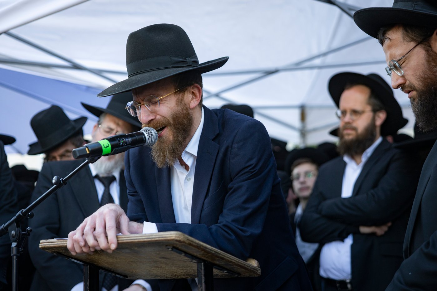 הרב שמואל אייזנטל מספיד בהלווית בנו ז"ל