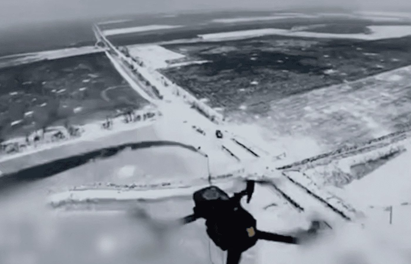 שיטה חדשה ליירוט רחפנים של האויב באמצעות חכה וחוט דיג.