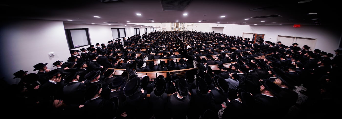 אסיפת התעוררות לרגל ימי השובבי"ם בחצה"ק באבוב 45