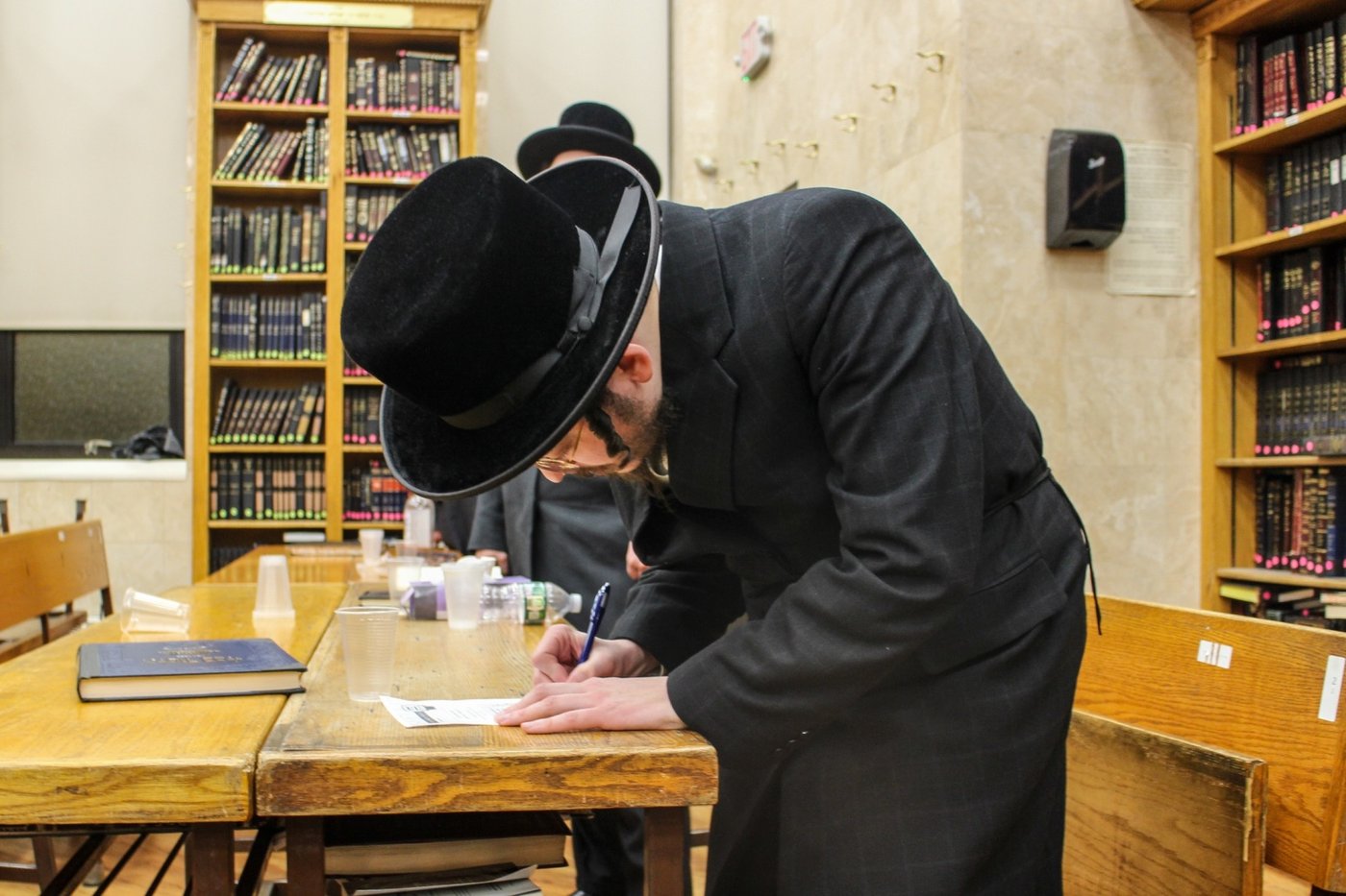 אסיפת התעוררות לרגל ימי השובבי"ם בחצה"ק באבוב 45