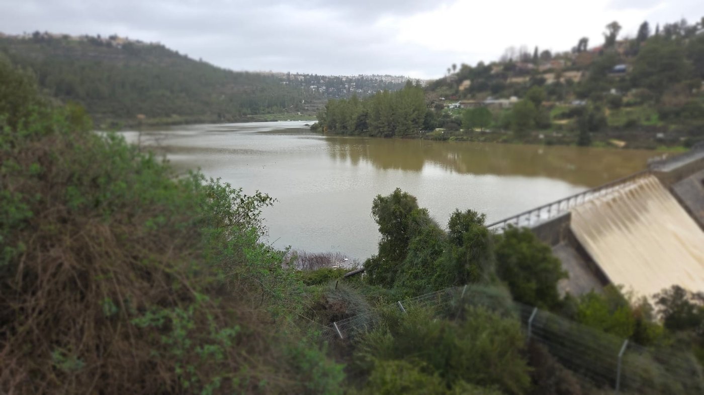 לראשונה מזה 3 שנים: סכר בית זית עלה על גדותיו