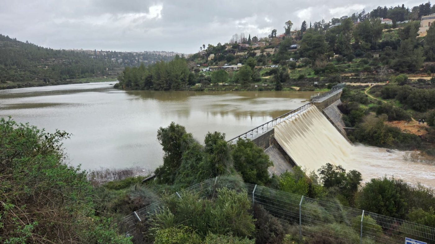 לראשונה מזה 3 שנים: סכר בית זית עלה על גדותיו