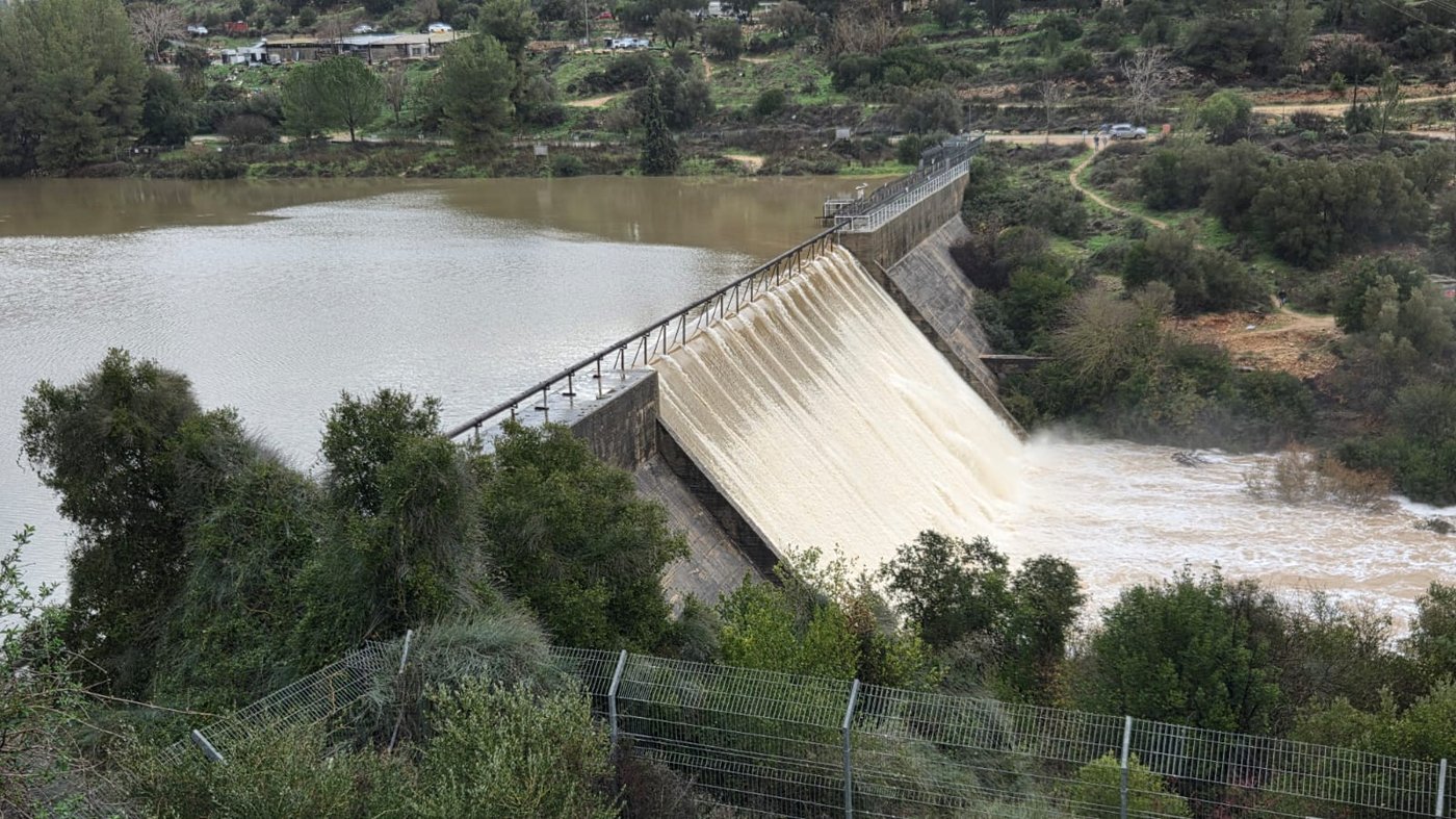 לראשונה מזה 3 שנים: סכר בית זית עלה על גדותיו