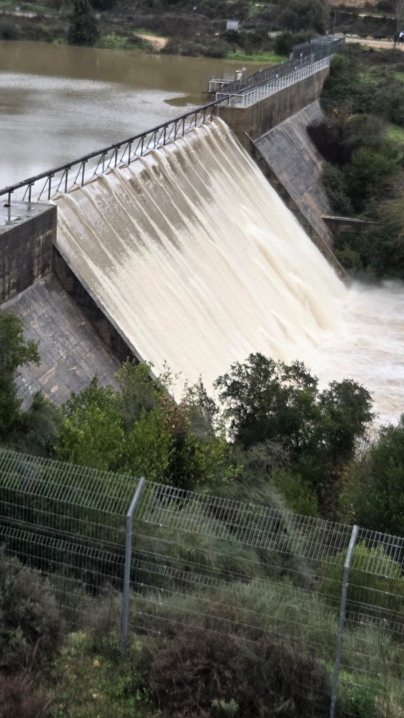 לראשונה מזה 3 שנים: סכר בית זית עלה על גדותיו