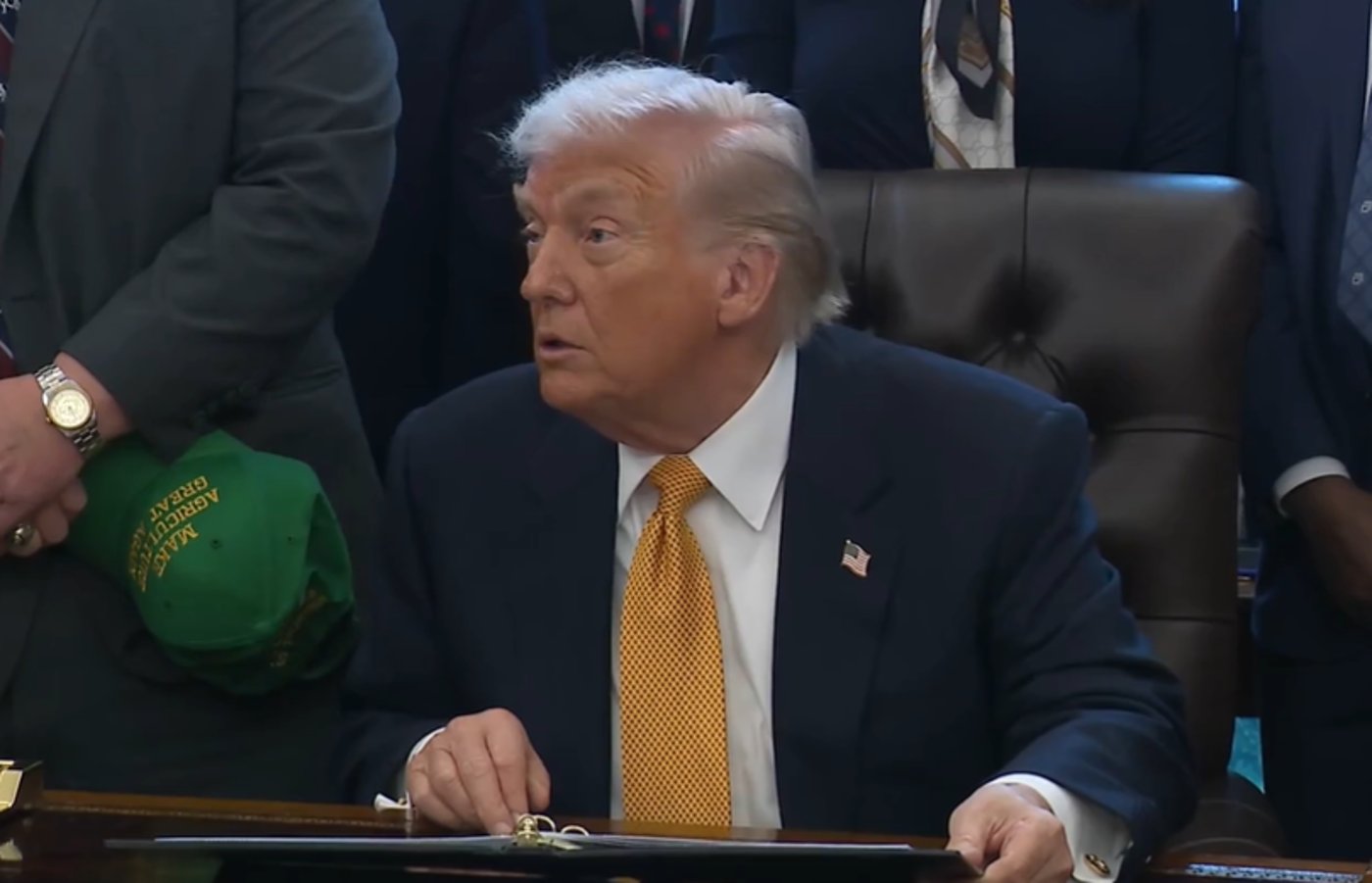 טראמפ במסיבת העיתונאים אמש