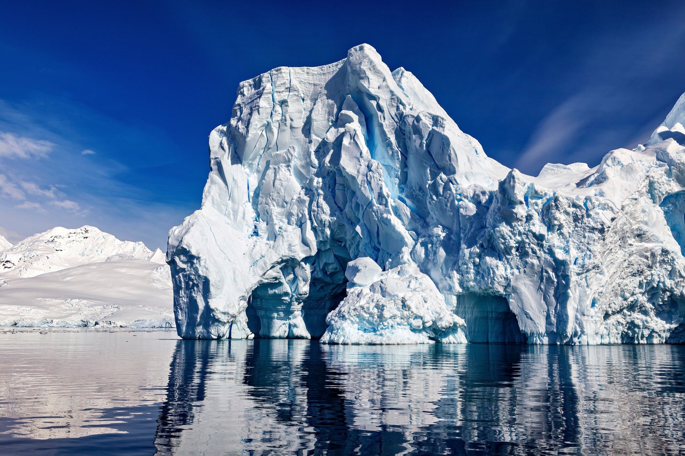 קרחון בנוף האנטארקטי