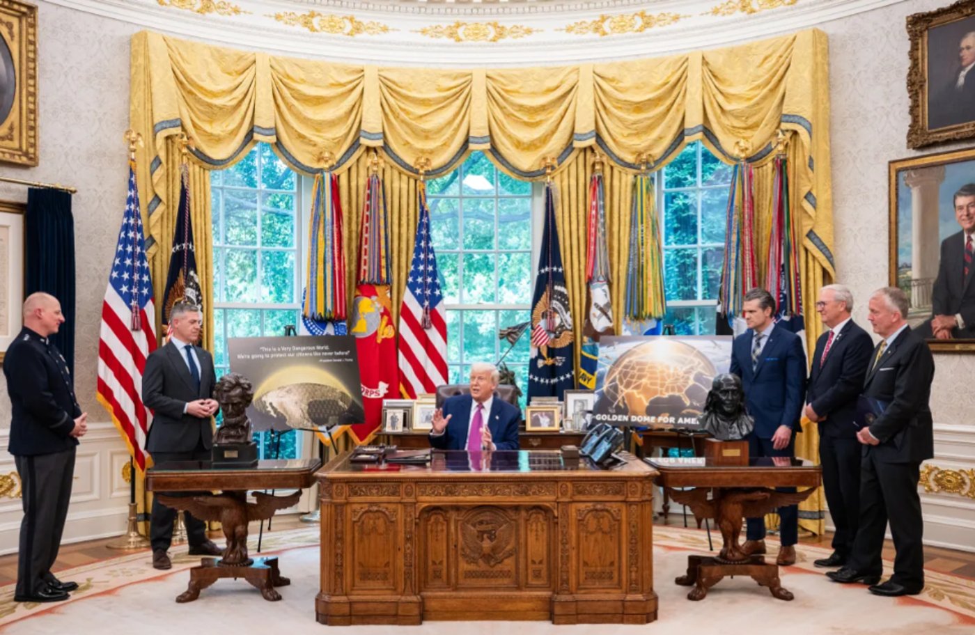 טראמפ בהכרזה על הקמת כיפת הזהב