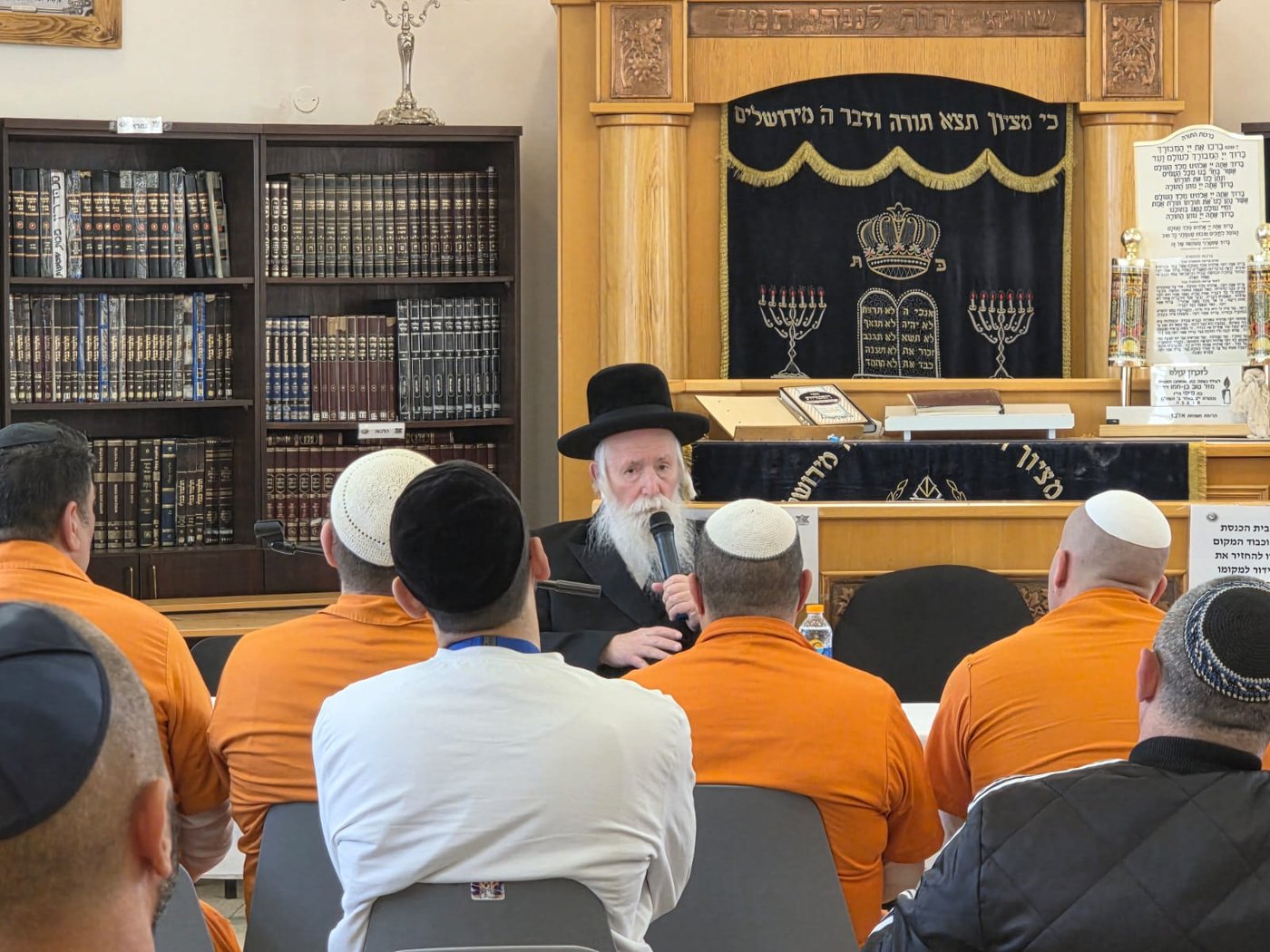 הגרי"ד גרוסמן בביקור בכלא חרמון