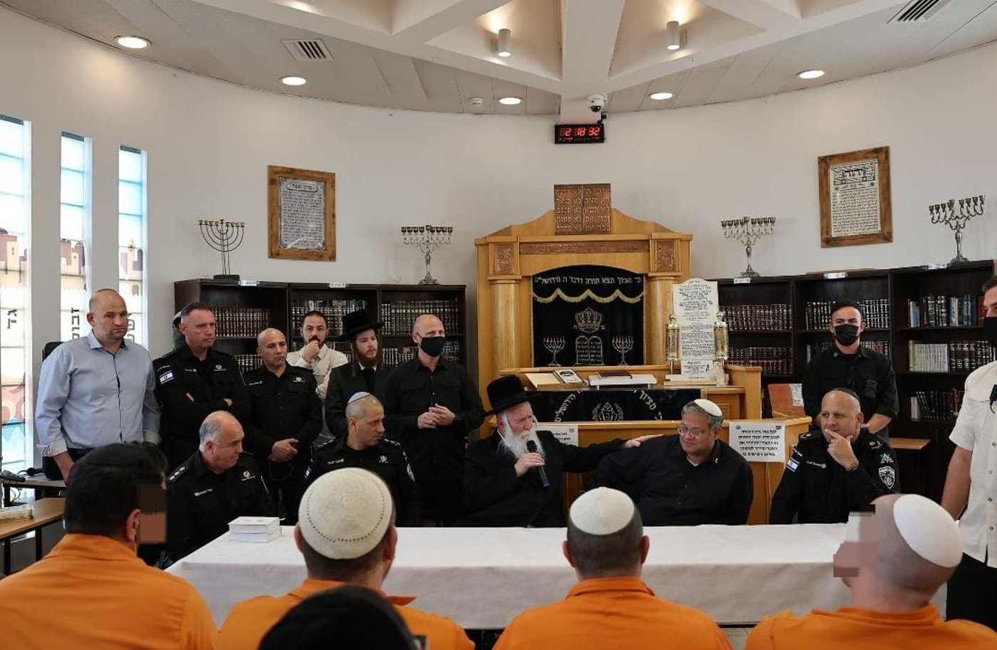 הגרי"ד גרוסמן בביקור בכלא חרמון