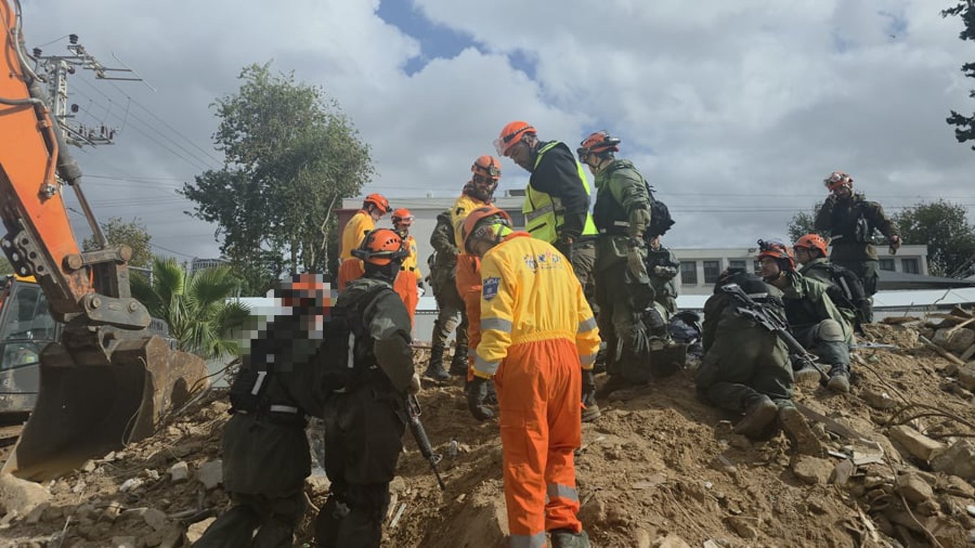 בלב תל אביב: תרגיל חילוץ מאתר הרס בתרחיש פגיעת טיל