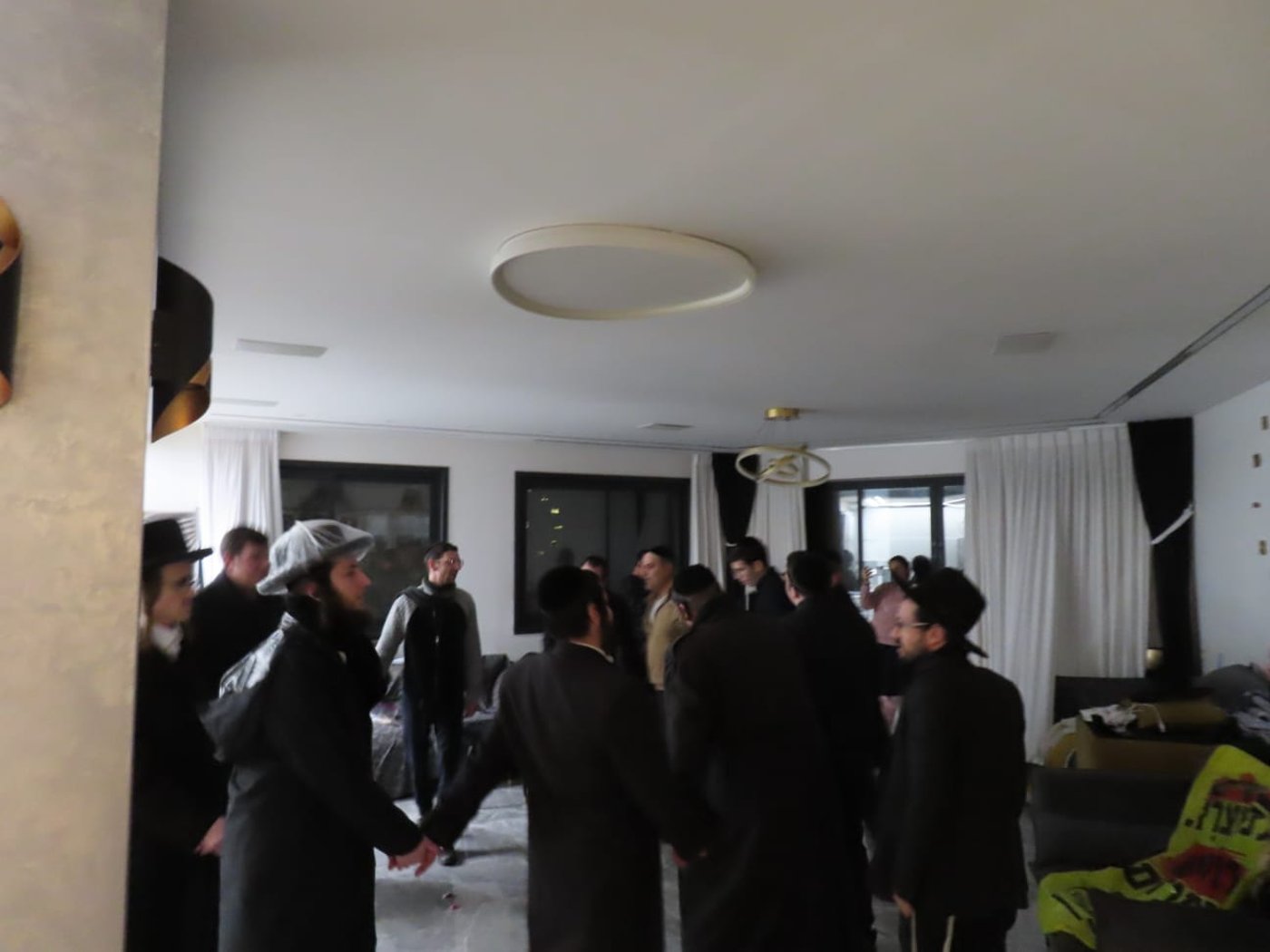 דרמה ביישוב אדם