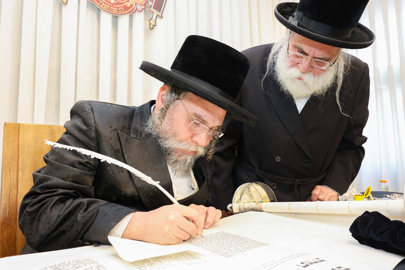 הכנסת ס"ת בויז'ניץ אלעד