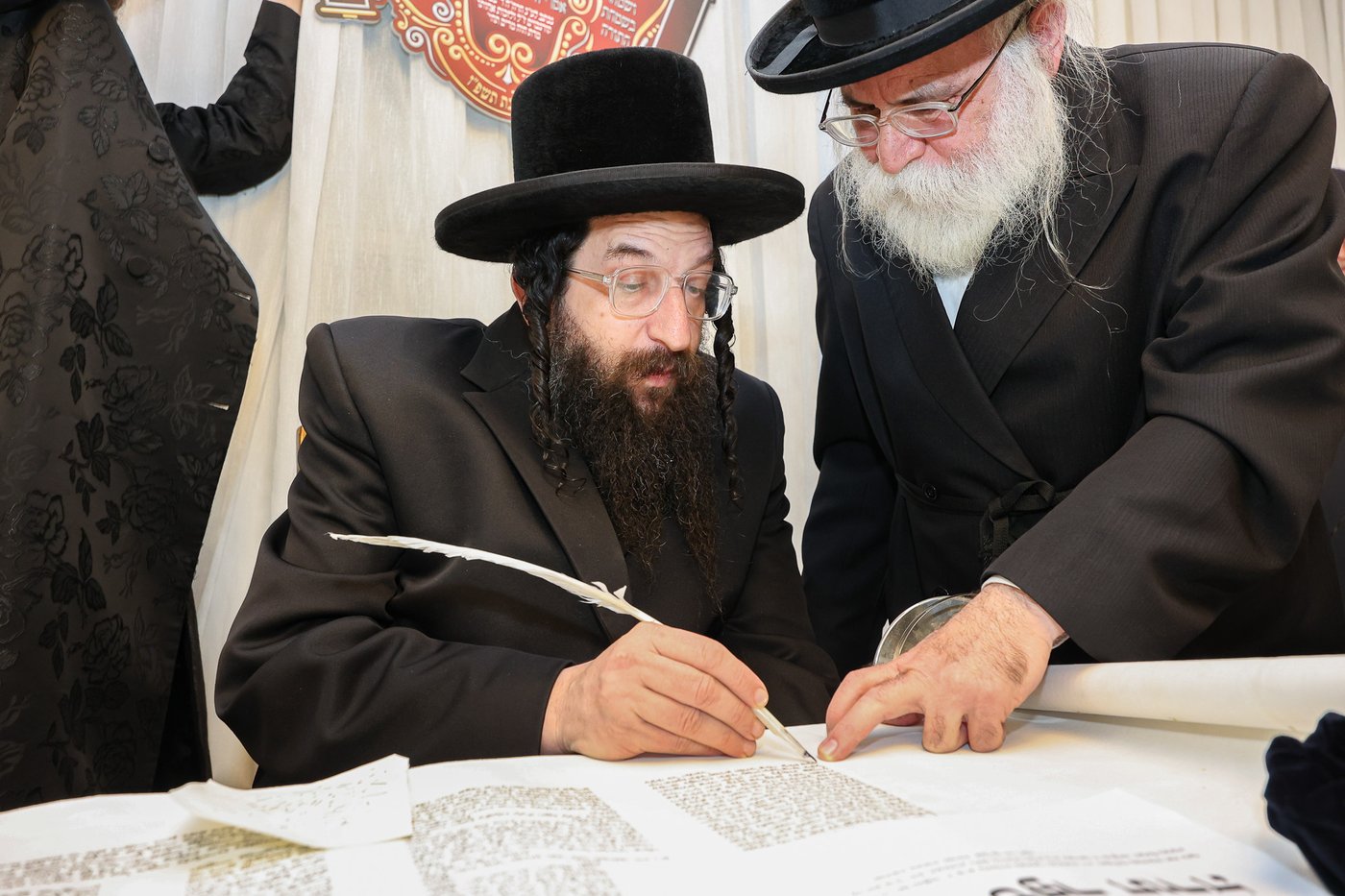 הכנסת ס"ת בויז'ניץ אלעד