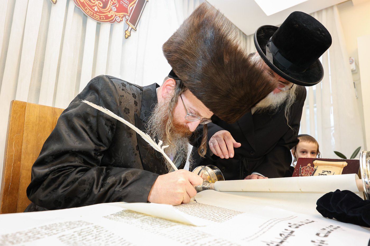 הכנסת ס"ת בויז'ניץ אלעד