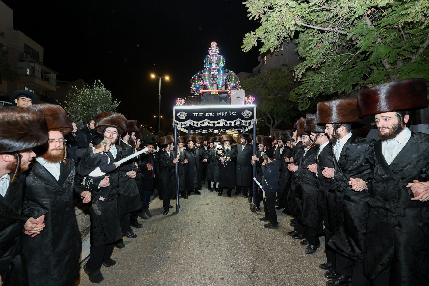 הכנסת ס"ת בויז'ניץ אלעד