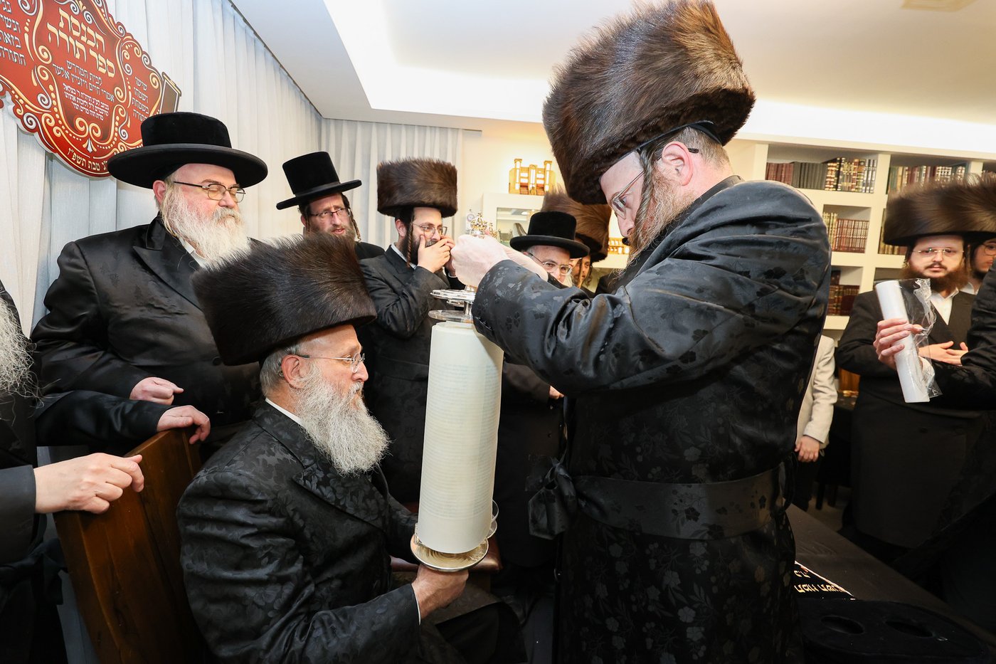 הכנסת ס"ת בויז'ניץ אלעד