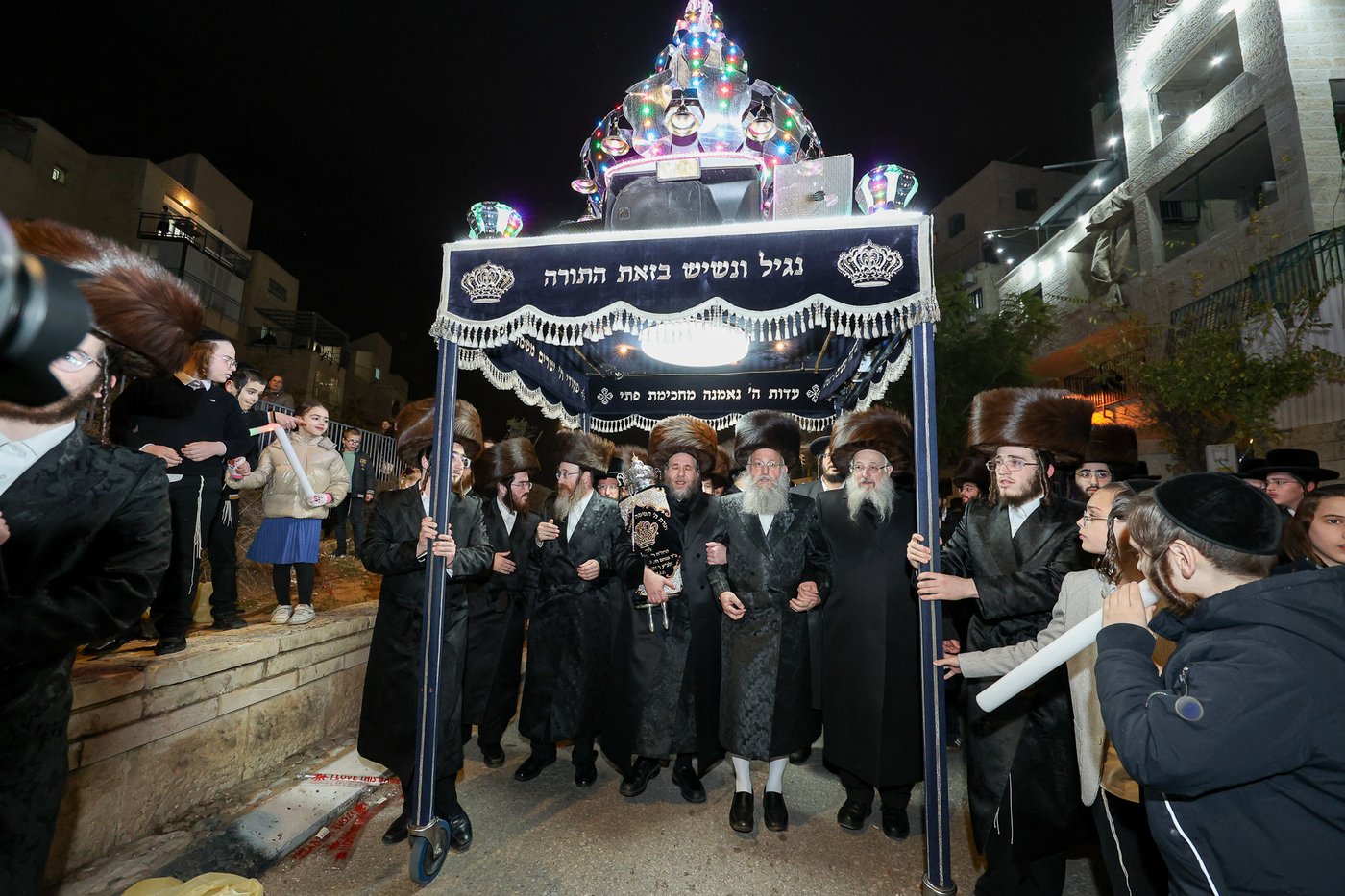 הכנסת ס"ת בויז'ניץ אלעד