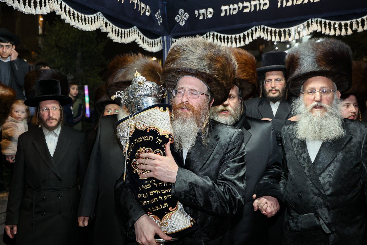 הכנסת ס"ת בויז'ניץ אלעד