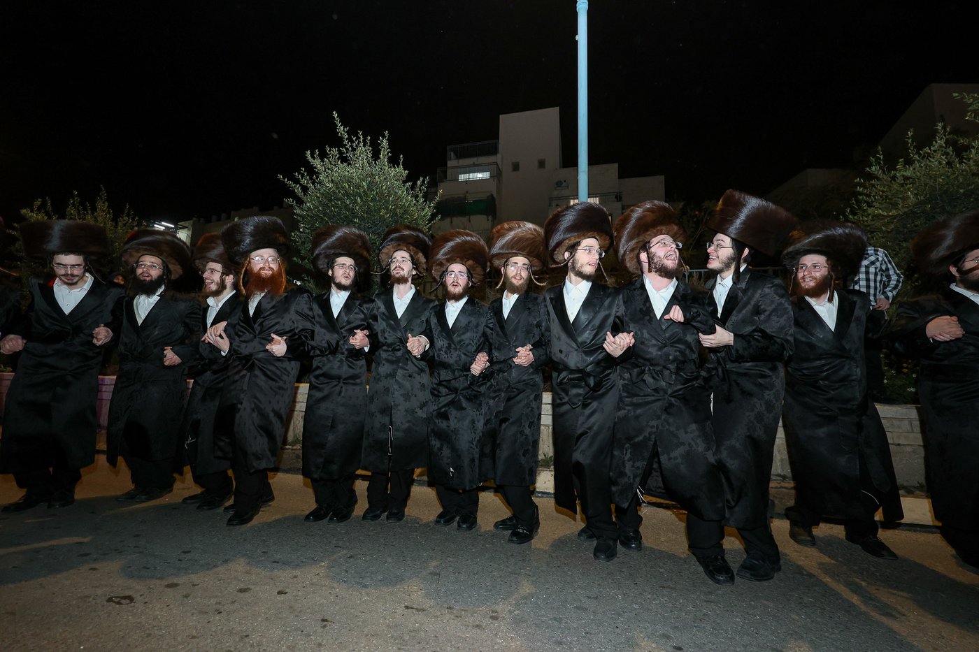 הכנסת ס"ת בויז'ניץ אלעד