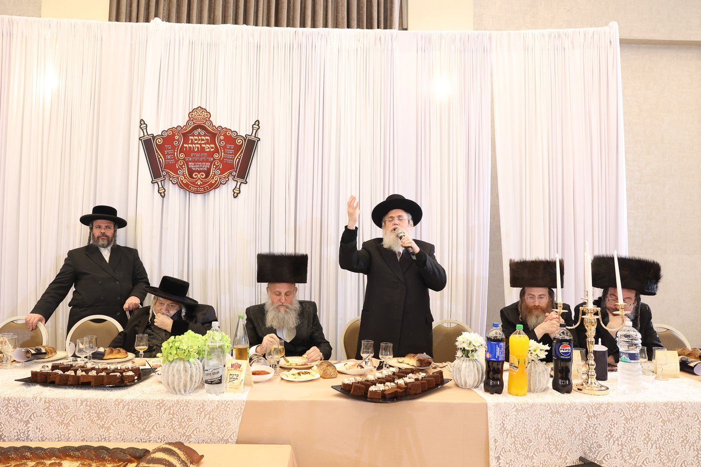 הכנסת ס"ת בויז'ניץ אלעד