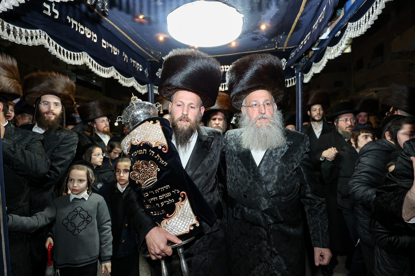 הכנסת ס"ת בויז'ניץ אלעד