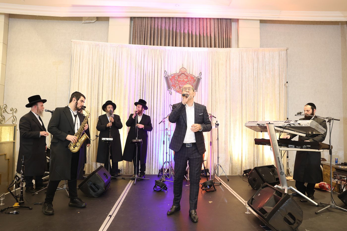 הכנסת ס"ת בויז'ניץ אלעד